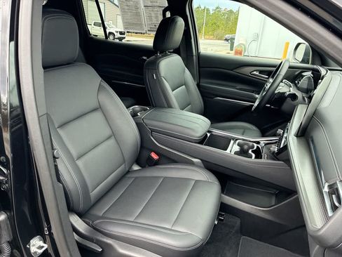 Used 2025 Chevrolet Traverse LT FWD image 27