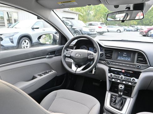 Used 2020 Hyundai Elantra SE FWD image 21