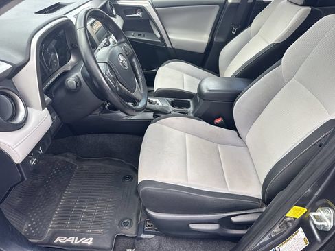 Used 2016 Toyota RAV4 XLE w/ Four Season Floor Mat Package AWD/4WD image 8