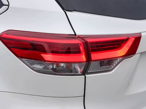 Used 2018 Toyota Highlander Limited image 8