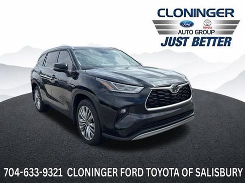 Used 2025 Toyota Highlander Platinum AWD/4WD image 1