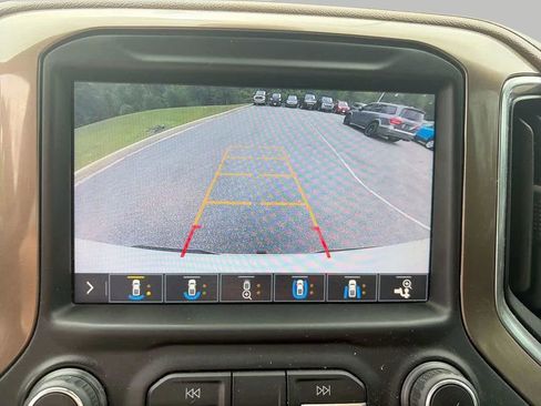 Used 2019 Chevrolet Silverado 1500 High Country w/ Technology Package AWD/4WD image 21