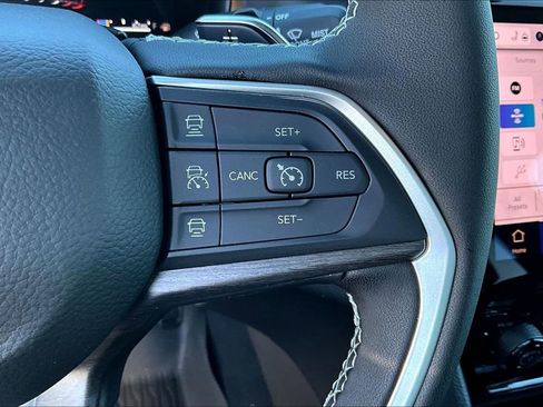 New 2025 Jeep Grand Cherokee Limited w/ Black Appearance Package image 22