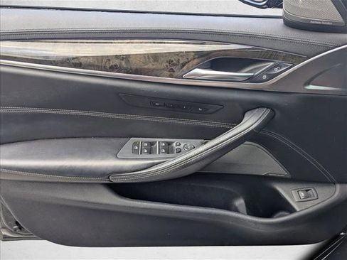 Used 2018 BMW M550i xDrive image 9