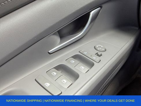 Used 2022 Hyundai Elantra SEL image 32