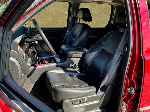 Used 2014 Chevrolet Suburban LTZ image 24