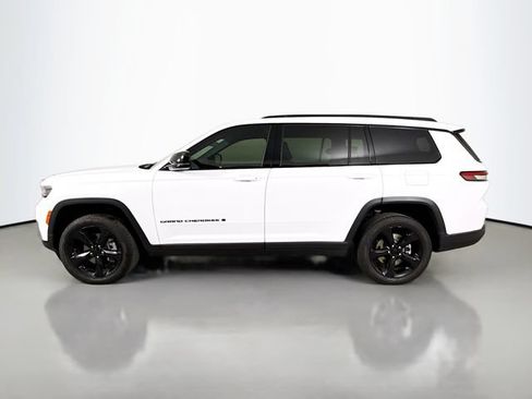 Used 2025 Jeep Grand Cherokee L Limited w/ Black Appearance Package AWD/4WD image 4