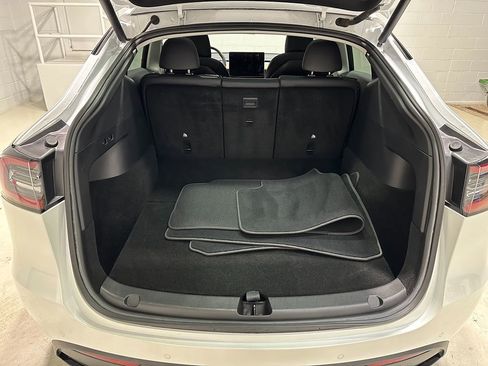 Used 2021 Tesla Model Y Long Range image 7