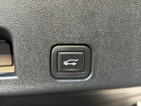 Used 2025 GMC Acadia Denali w/ Super Cruise Package AWD/4WD image 24