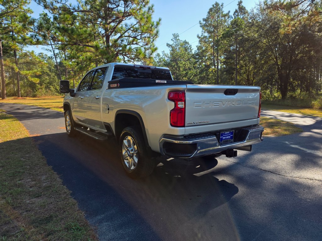 Used 2020 Chevrolet Silverado 2500 LTZ w/ LTZ Premium Package AWD/4WD image 3