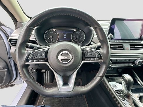 Used 2025 Nissan Altima 2.5 SR FWD image 11