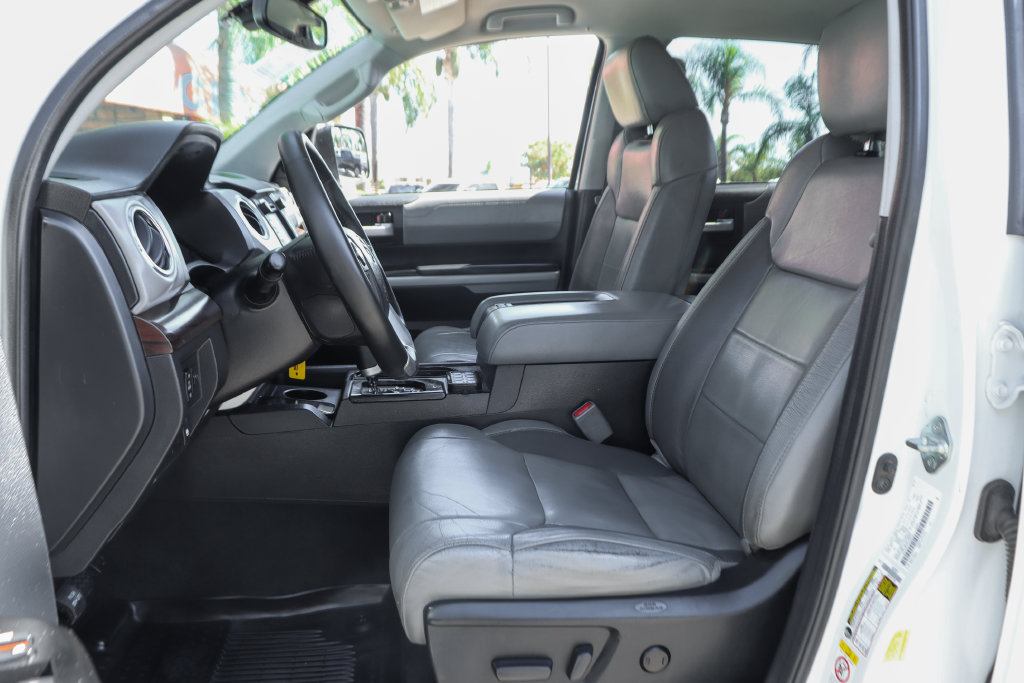 Used 2018 Toyota Tundra Limited w/ Limited Premium Package AWD/4WD image 18