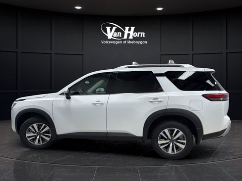 Used 2025 Nissan Pathfinder SL AWD/4WD image 4