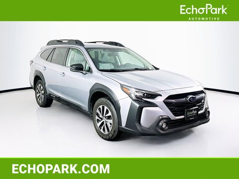 Used 2025 Subaru Outback Premium AWD/4WD image 1