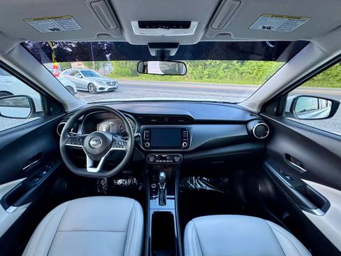 Used 2021 Nissan Kicks SV FWD image 11