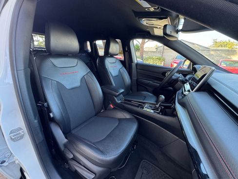 Used 2025 Jeep Compass Trailhawk AWD/4WD image 35