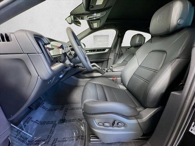 Certified 2025 Porsche Cayenne Coupe AWD/4WD image 5