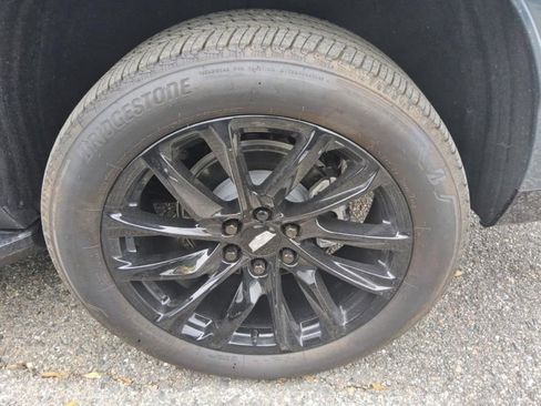Used 2025 Cadillac Escalade Premium Luxury RWD image 2