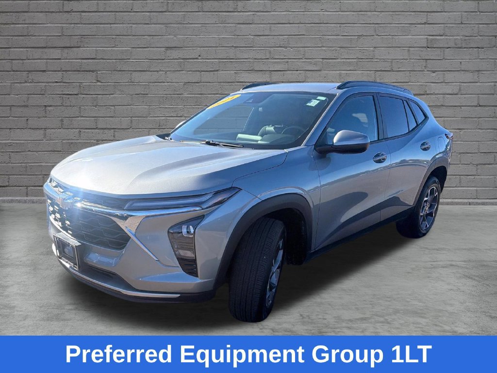 Used 2024 Chevrolet Trax LT w/ Driver Confidence Package FWD image 4