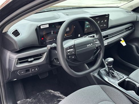 New 2025 Kia K4 LXS image 14
