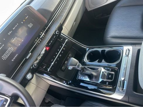 Certified 2024 Kia Carnival SX image 32