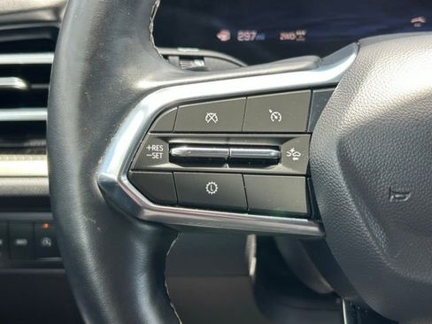 Used 2025 Chevrolet Traverse LT AWD/4WD image 21