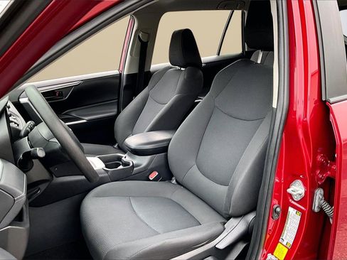 Used 2021 Toyota RAV4 LE image 18