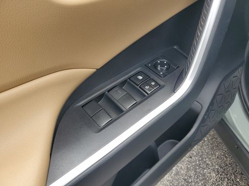 Certified 2021 Toyota RAV4 XLE FWD image 24