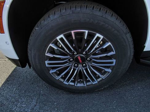 New 2026 GMC Yukon Elevation image 8