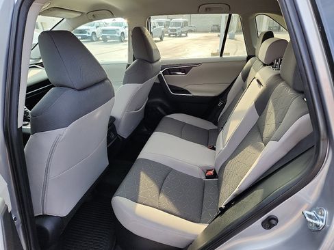 Used 2021 Toyota RAV4 XLE image 8