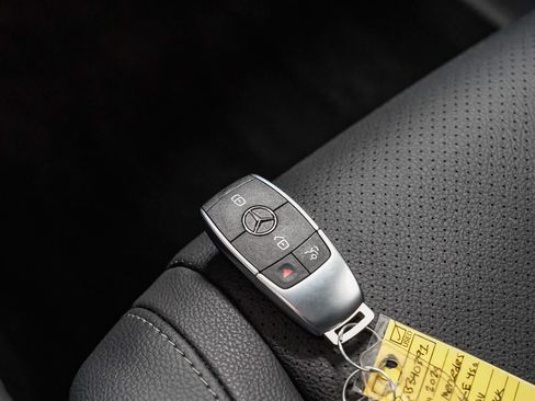 Used 2025 Mercedes-Benz GLE 450 4MATIC image 29