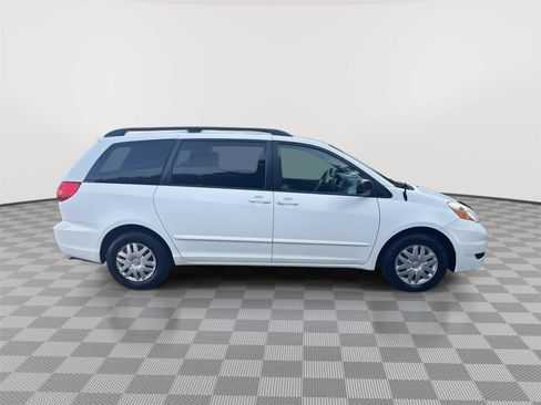 Used 2010 Toyota Sienna FWD image 5