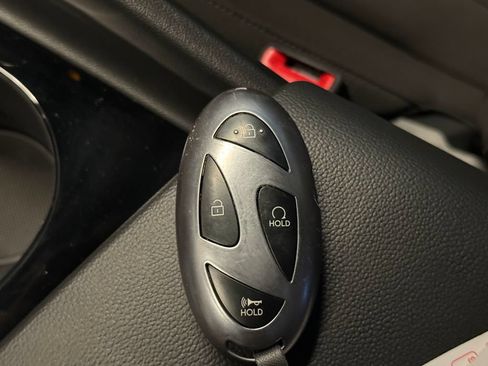 Used 2025 Hyundai Elantra Hybrid FWD image 17