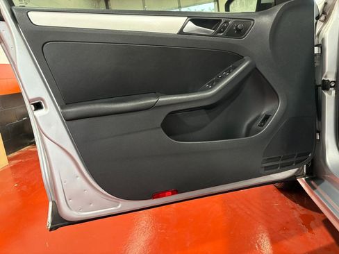 Used 2012 Volkswagen Jetta SEL image 28