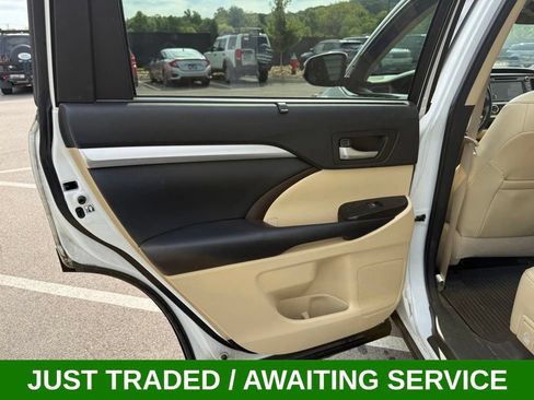 Used 2017 Toyota Highlander XLE w/ Carpet Mat Package AWD/4WD image 20
