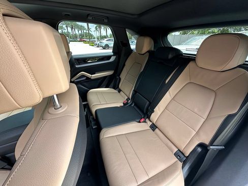 Certified 2026 Porsche Cayenne AWD/4WD image 39