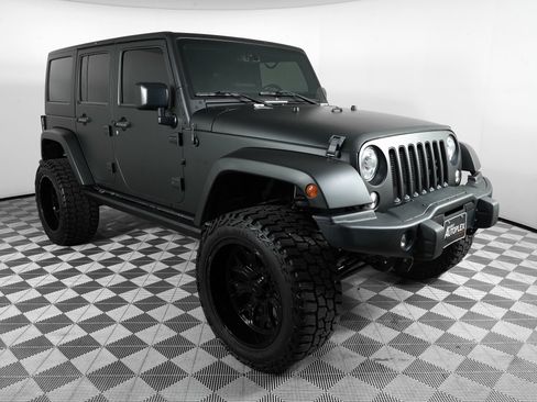 Used 2017 Jeep Wrangler Unlimited Sahara image 3