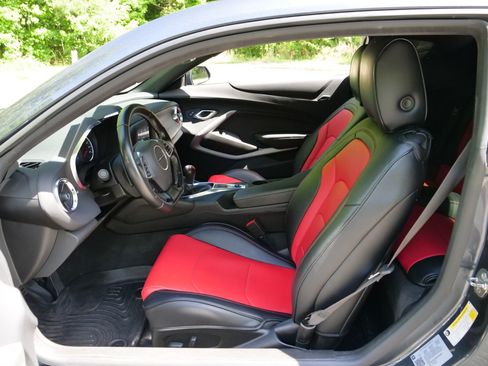 Used 2022 Chevrolet Camaro LT RWD image 22