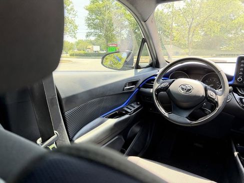 Used 2021 Toyota C-HR XLE FWD image 35
