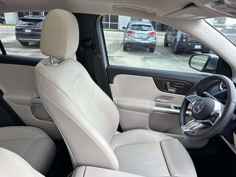 Used 2025 Mercedes-Benz GLA 250 image 17