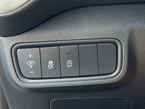 Used 2025 Kia Soul LX w/ LX Technology Package FWD image 17