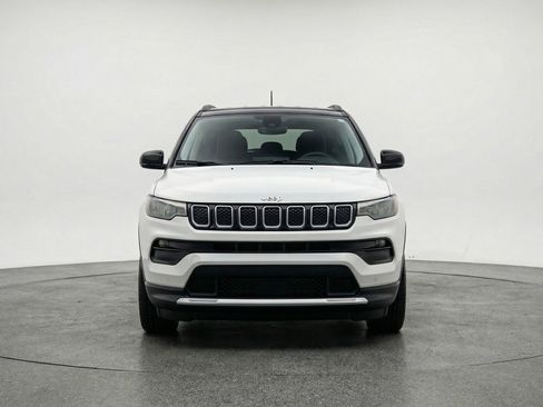 Used 2025 Jeep Compass Limited AWD/4WD image 2