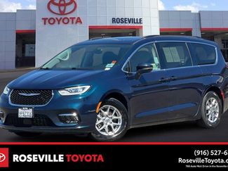 Used 2021 Chrysler Pacifica Touring w/ Uconnect Theater Family Group FWD video 1