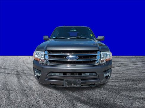 Used 2016 Ford Expedition XLT w/ Equipment Group 202A image 9