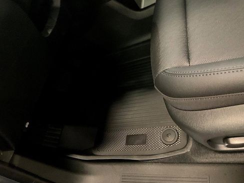 New 2026 Chevrolet Equinox LT w/ Convenience Package II image 18