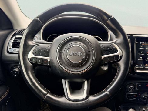 Used 2018 Jeep Compass Limited w/ Navigation Group AWD/4WD image 28