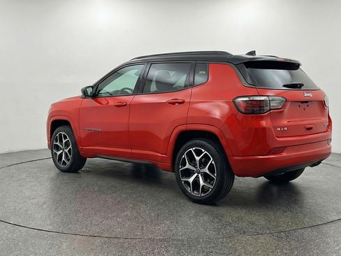 Used 2025 Jeep Compass Limited image 6