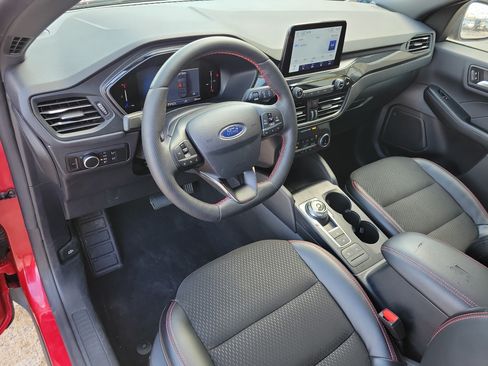 Used 2025 Ford Escape ST-Line w/ Cold Weather Package FWD image 8