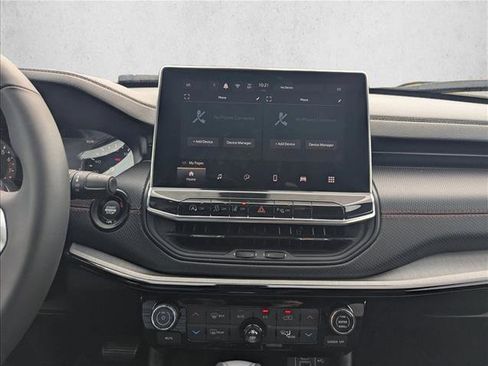 Used 2025 Jeep Compass Trailhawk image 12