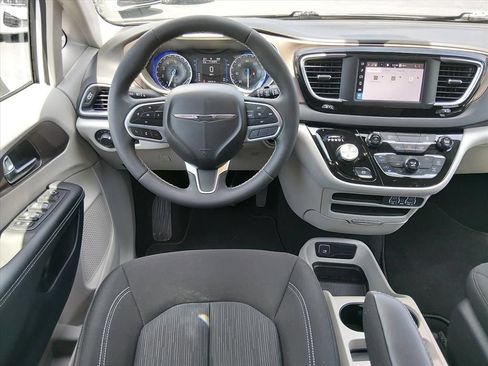 Used 2024 Chrysler Voyager LX FWD image 11